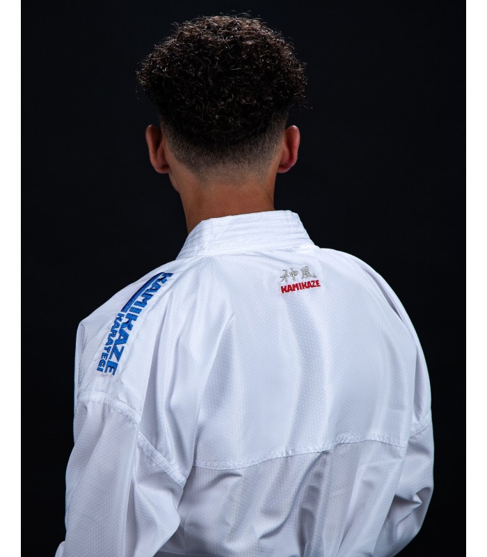 Karategi Kamikaze K-One-WKF Kumite REVERSÍVEL, Ombros bordados em vermelho e azul