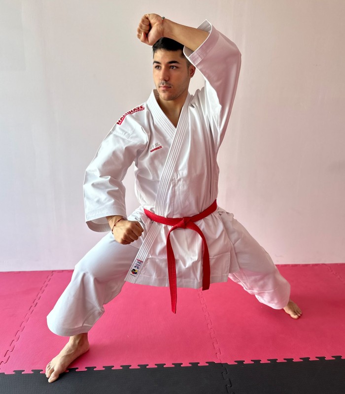 Karategui Kamikaze PREMIER-KATA WKF REVERSIBLE, Hombros bordados en rojo y azul